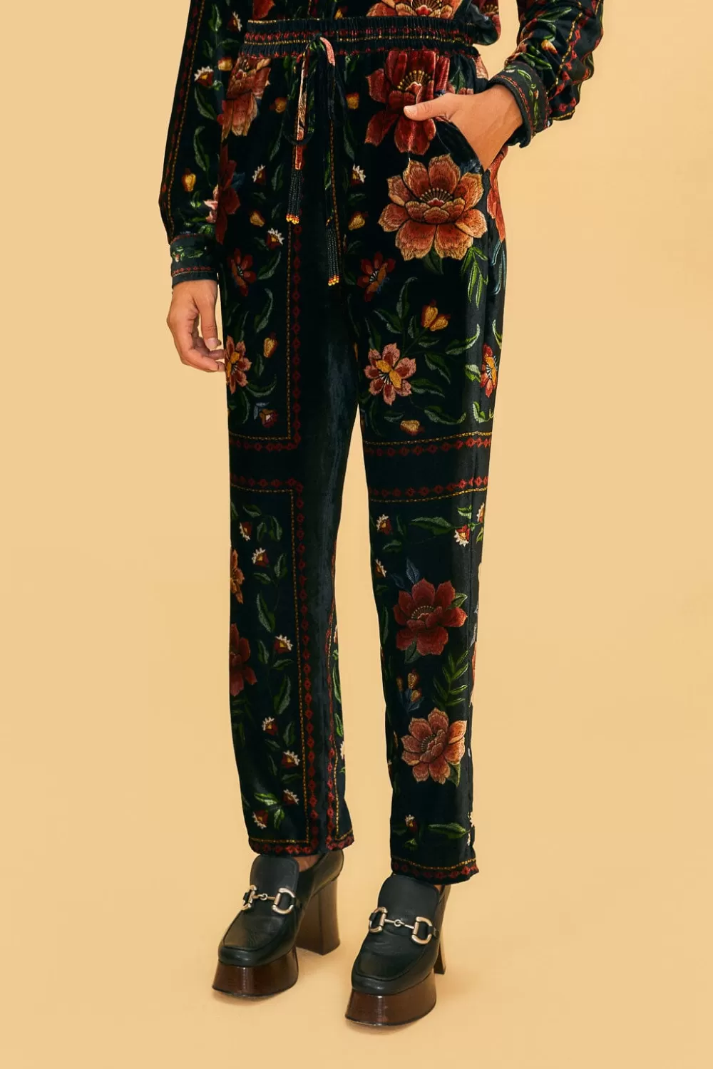 Black Macaws Garden Pants | FARM Rio Outlet