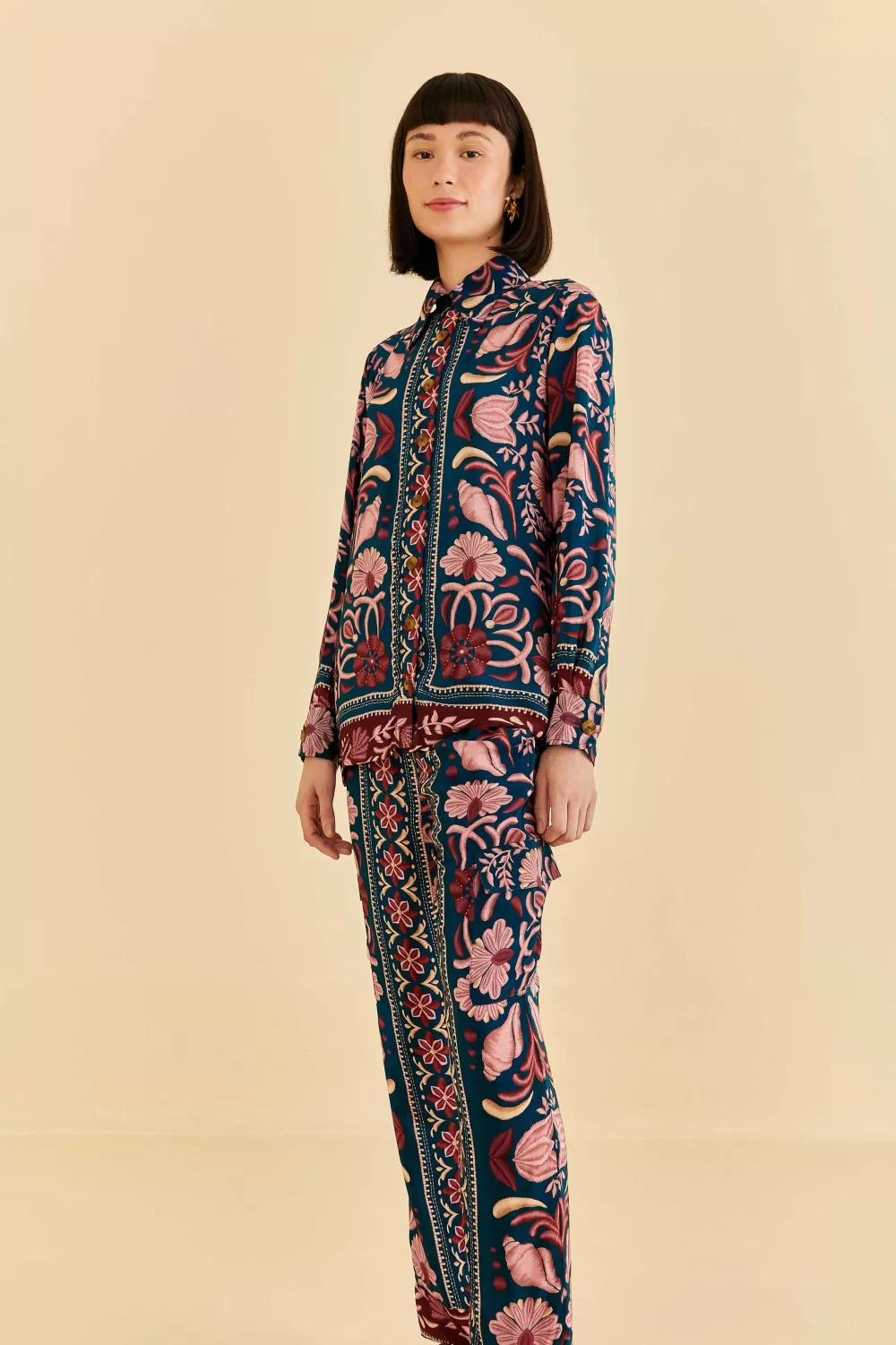 Teal Seashell Tapestry Cargo Pants | FARM Rio Hot