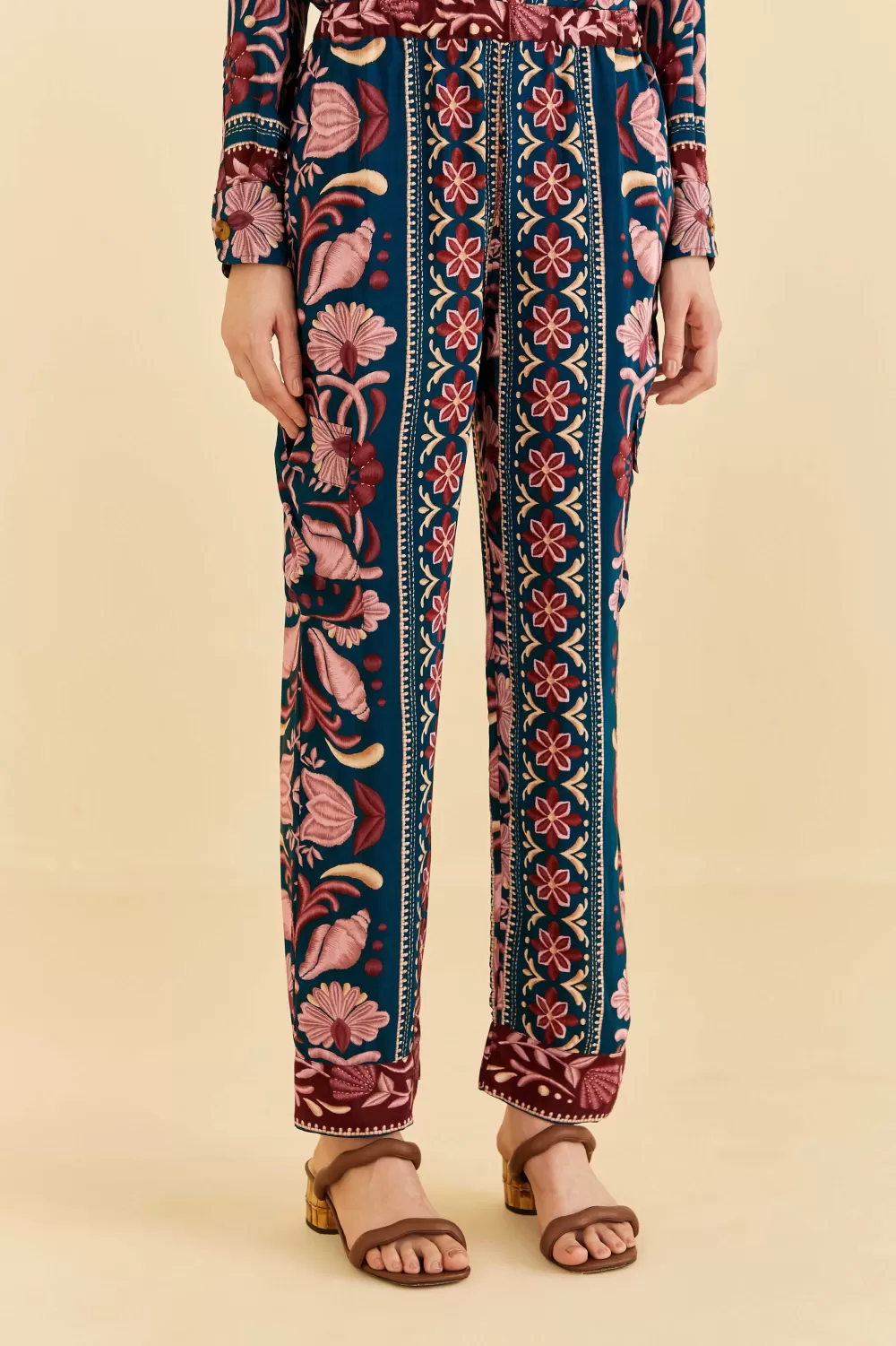 Teal Seashell Tapestry Cargo Pants | FARM Rio Hot